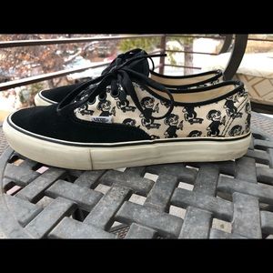 Vans w/ monkeys!